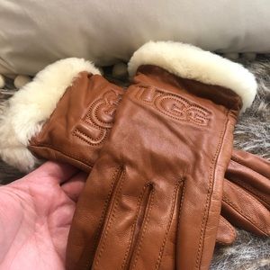 Ugg Camel Color Lether Gloves